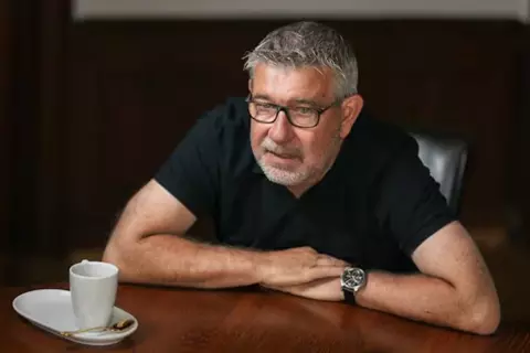  صحيفة سويسرية تتساءل.. هل يصبح أورس فيشر مدربًا للأهلي؟